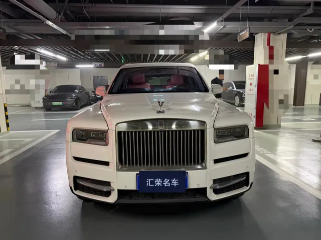 Rolls-Royce Cullinan — Фото автомобиля 3