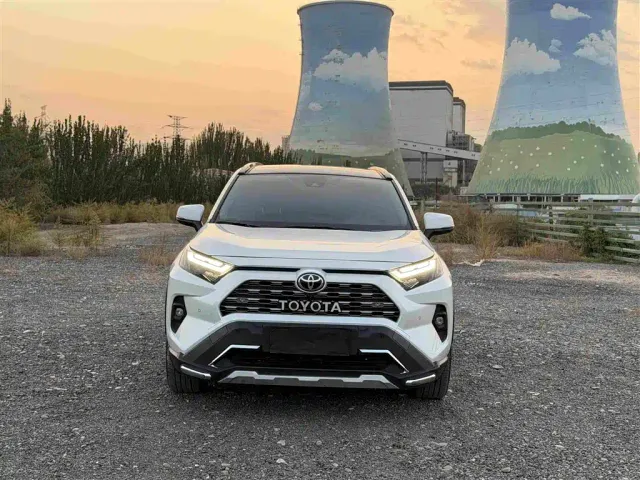 Toyota RAV4 — Фото автомобиля 2
