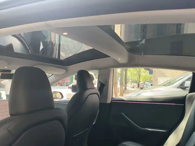 Tesla Model 3 — Фото автомобиля 17