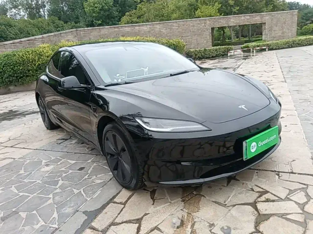 Tesla Model 3 — Фото автомобиля 3