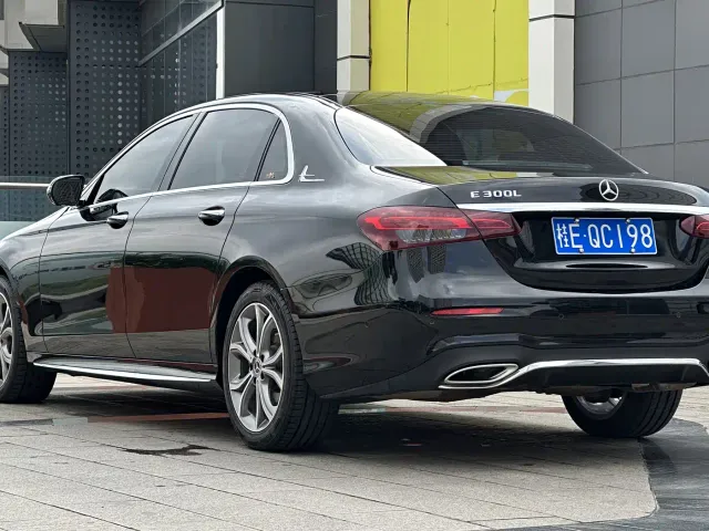 Mercedes-Benz E-Class — Фото автомобиля 9