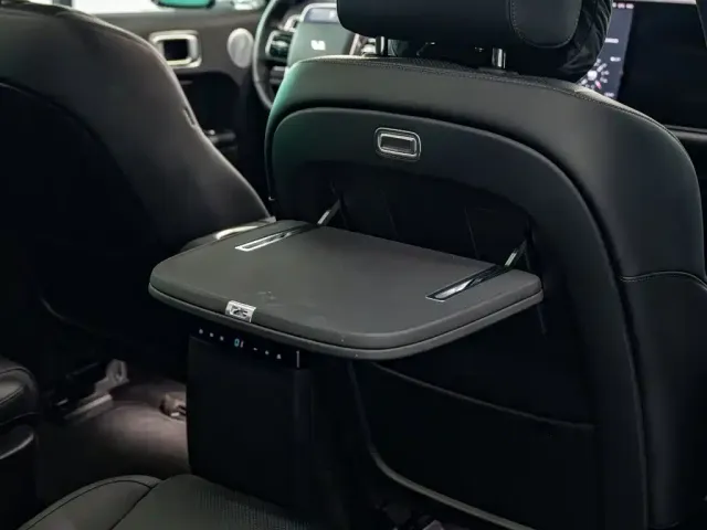 Li Auto L8 — Фото автомобиля 15