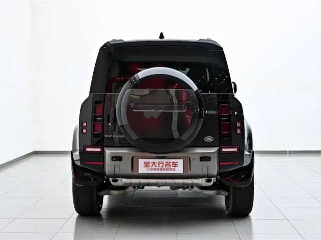 Land Rover Defender — Фото автомобиля 8