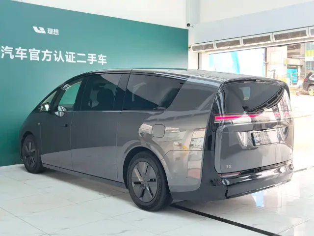 Li Auto MEGA — Фото автомобиля 16