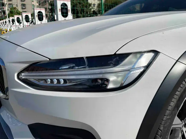 Volvo V90 — Фото автомобиля 7
