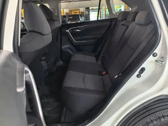 Toyota RAV4 — Фото автомобиля 16