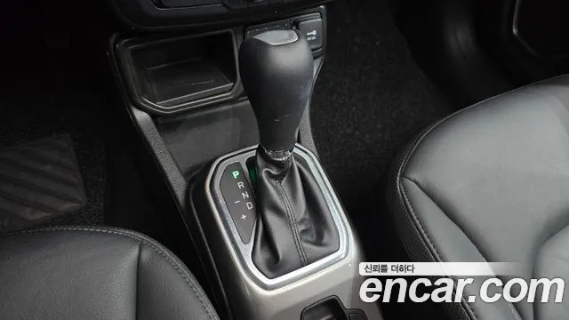 Jeep Renegade — Фото автомобиля 5