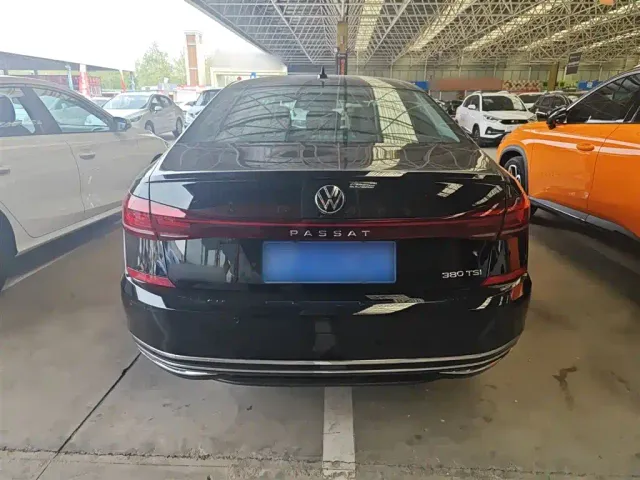 Volkswagen Passat — Фото автомобиля 5