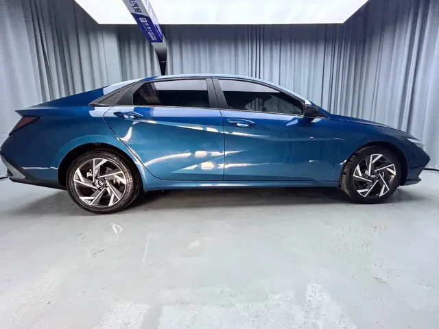 Hyundai Elantra — Фото автомобиля 5