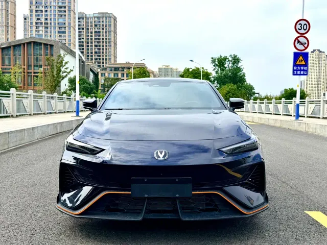 Changan UNI-V — Фото автомобиля 3