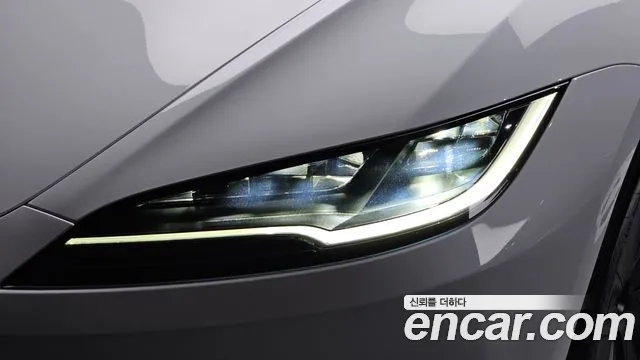 Tesla Model 3 — Фото автомобиля 22