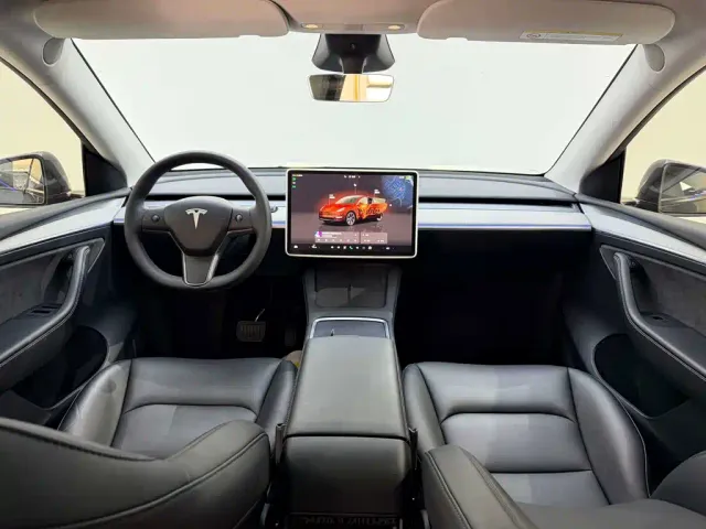 Tesla Model Y — Фото автомобиля 13