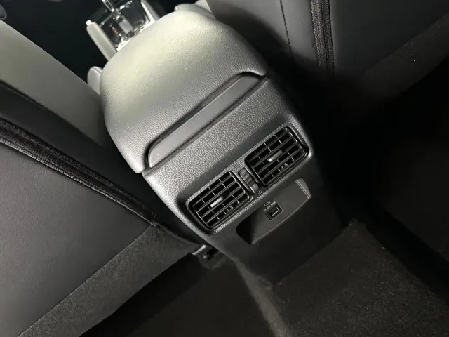 Nissan Tiida — Фото автомобиля 12