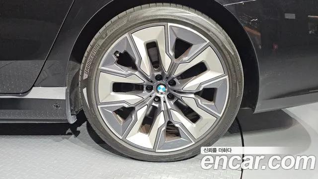 BMW i7 G70 — Фото автомобиля 21