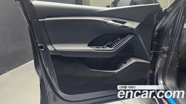 Audi Q6 e-tron — Фото автомобиля 24