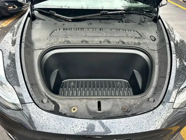 Tesla Model Y — Фото автомобиля 11