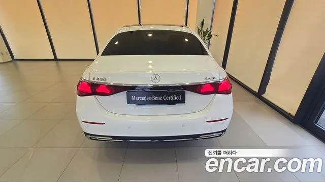 Mercedes-Benz E-Class — Фото автомобиля 4