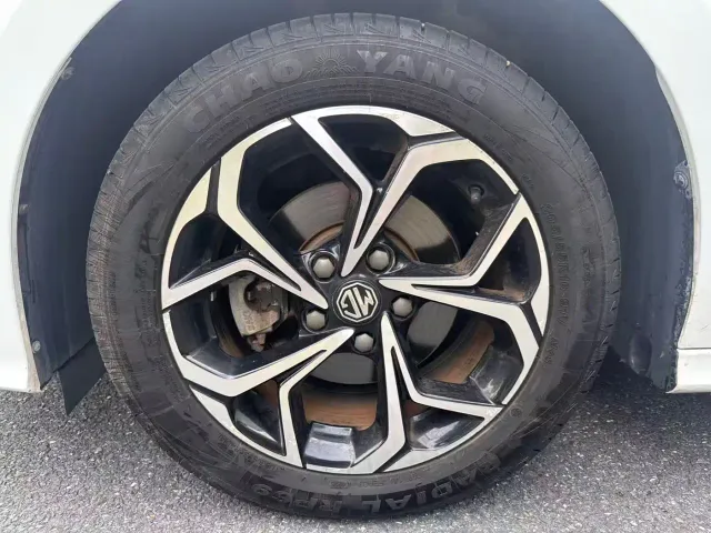 MG MG5 2021 Model 180DVVT CVT Youth Luxury Edition — Фото автомобиля 11
