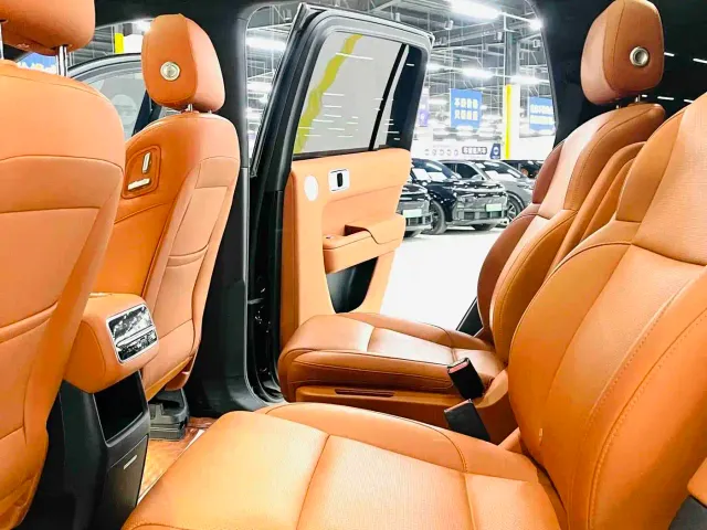 Li Auto L8 — Фото автомобиля 7