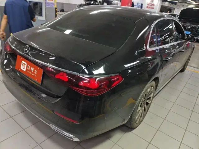 Mercedes-Benz E-Class — Фото автомобиля 2