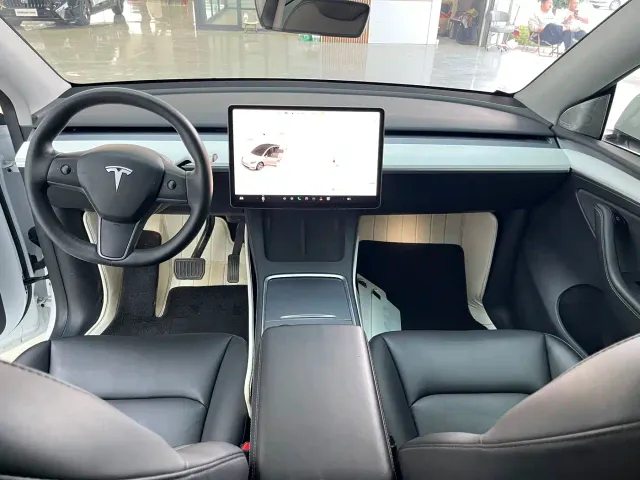 Tesla Model Y — Фото автомобиля 5