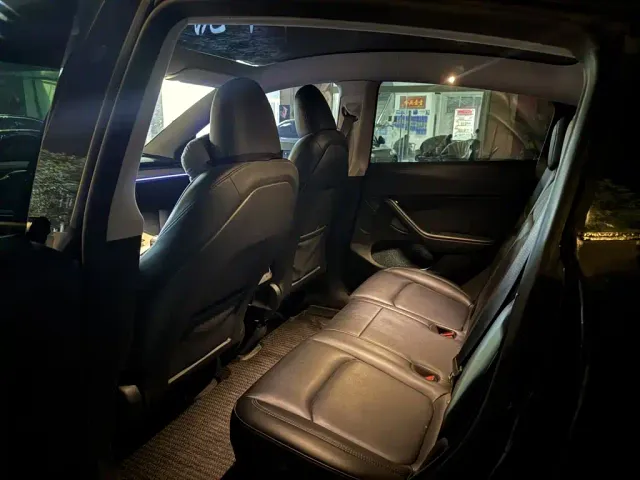Tesla Model Y — Фото автомобиля 6