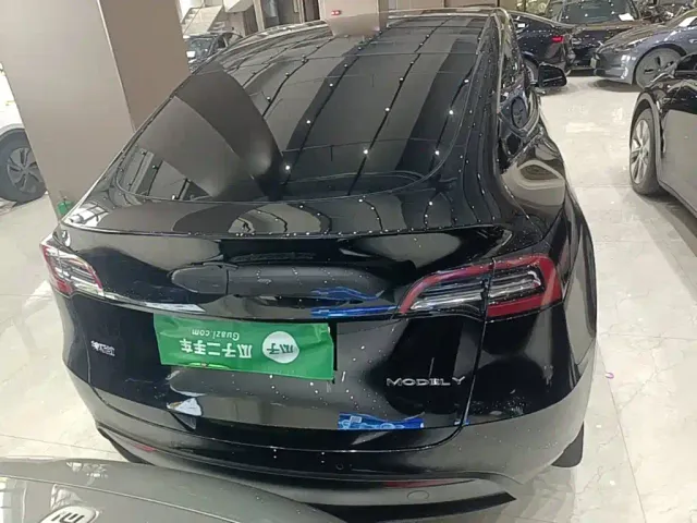 Tesla Model Y — Фото автомобиля 5