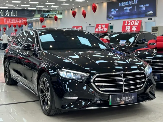 Mercedes-Benz E-Class — Фото автомобиля 3