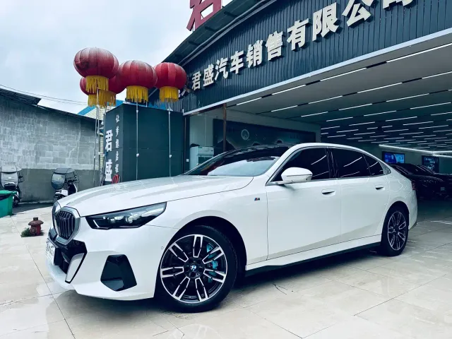 Фотография автомобиля — BMW 5 Series