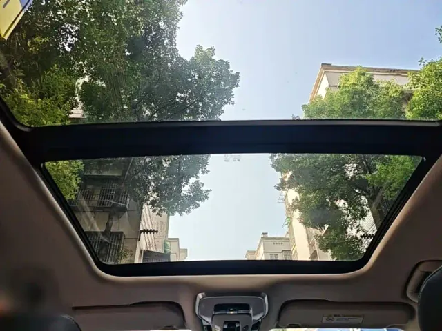 Hongqi Hongqi H5 2023 1.5T HEV Smart Connect Flag Comfort — Фото автомобиля 17