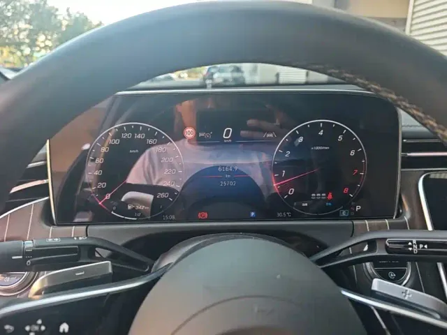 Mercedes-Benz E-Class — Фото автомобиля 15