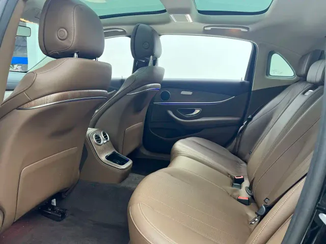 Mercedes-Benz E-Class — Фото автомобиля 12