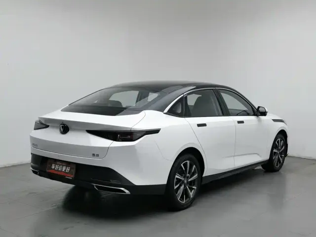 Changan Eado — Фото автомобиля 2