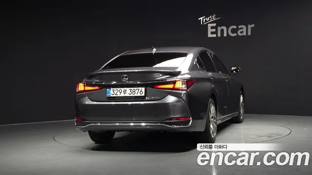 Lexus ES — Фото автомобиля 4