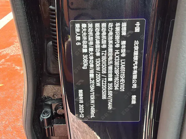 Li Auto L8 — Фото автомобиля 16