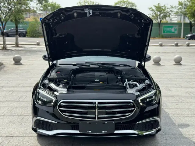 Mercedes-Benz E-Class — Фото автомобиля 21