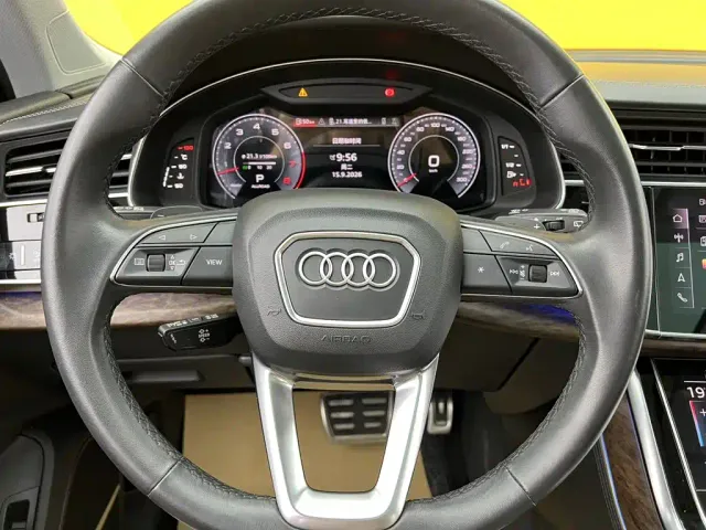 Audi Q7 — Фото автомобиля 12
