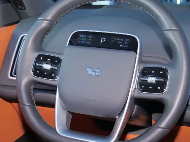 Li Auto L6 — Фото автомобиля 11