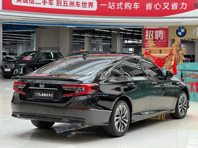Honda Accord — Фото автомобиля 12