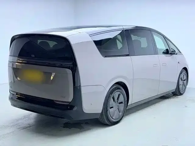 Li Auto MEGA — Фото автомобиля 5