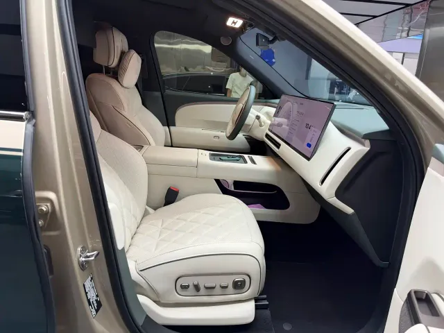 Li Auto L9 — Фото автомобиля 7