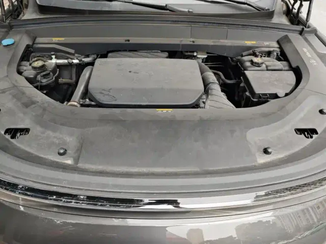 Li Auto L8 — Фото автомобиля 10