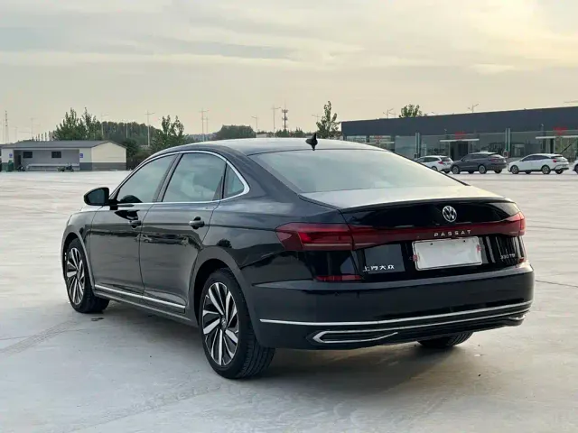 Volkswagen Passat — Фото автомобиля 4