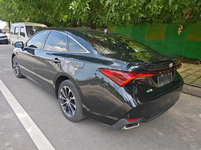 Toyota Avalon — Фото автомобиля 4