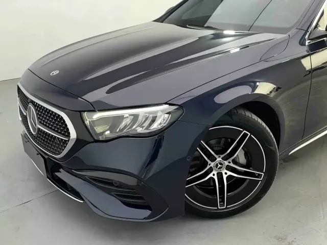 Mercedes-Benz E-Class — Фото автомобиля 11