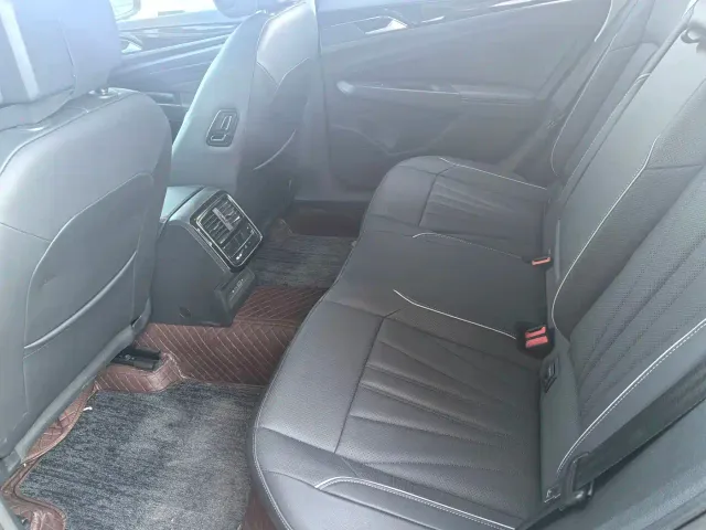Volkswagen Passat — Фото автомобиля 5