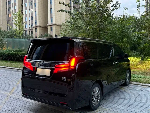 Toyota Alphard — Фото автомобиля 7