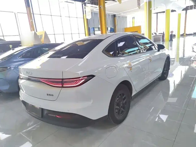 BYD Seal 05 DM-i — Фото автомобиля 6