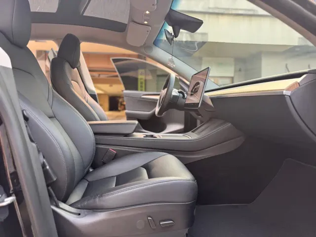 Tesla Model Y — Фото автомобиля 6