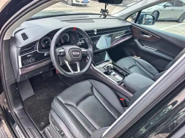 Audi Q7 — Фото автомобиля 3
